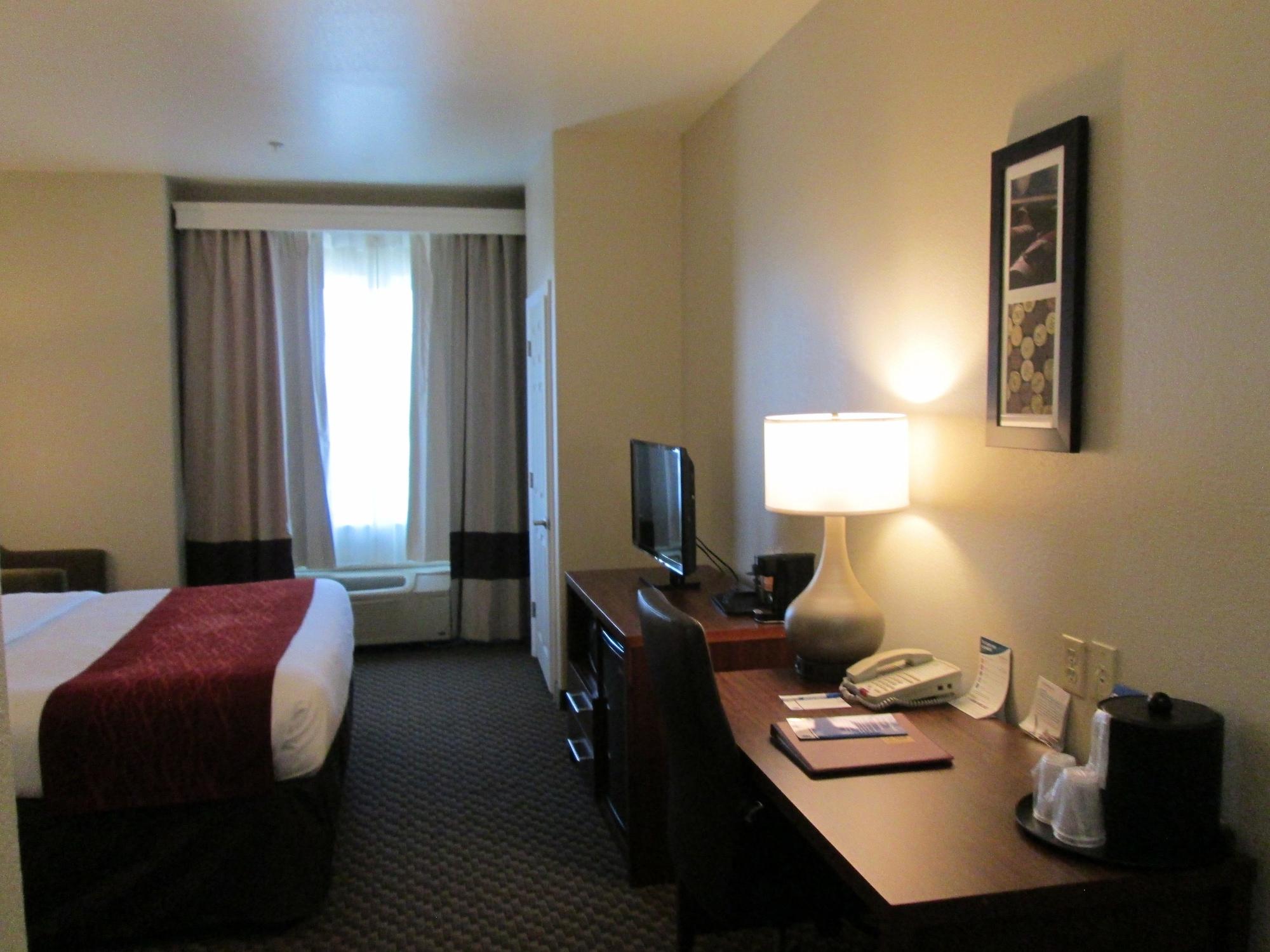 Comfort Inn & Suites Galt - Lodi North Buitenkant foto