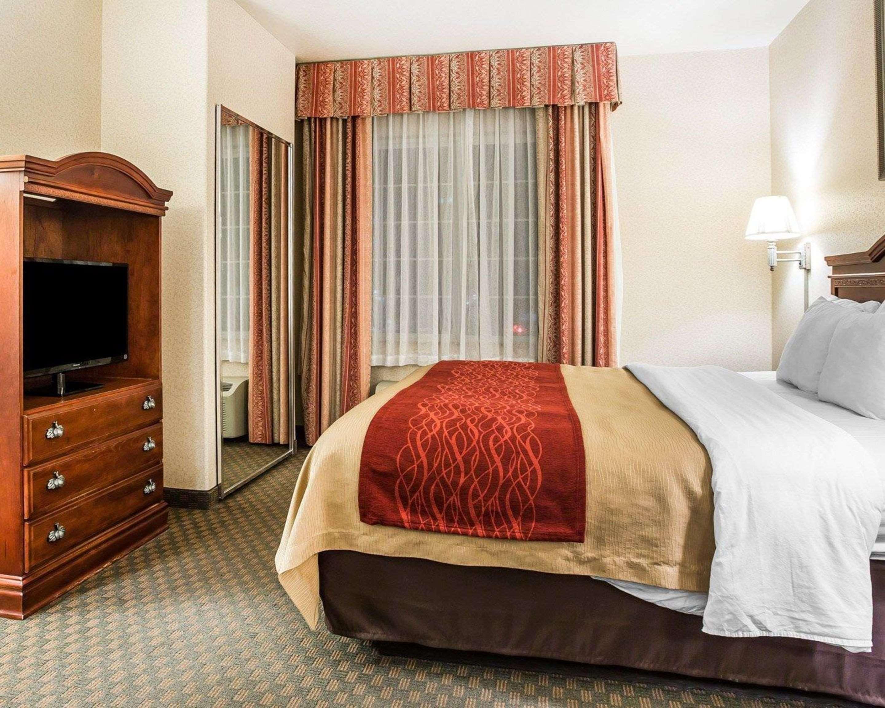 Comfort Inn & Suites Galt - Lodi North Buitenkant foto