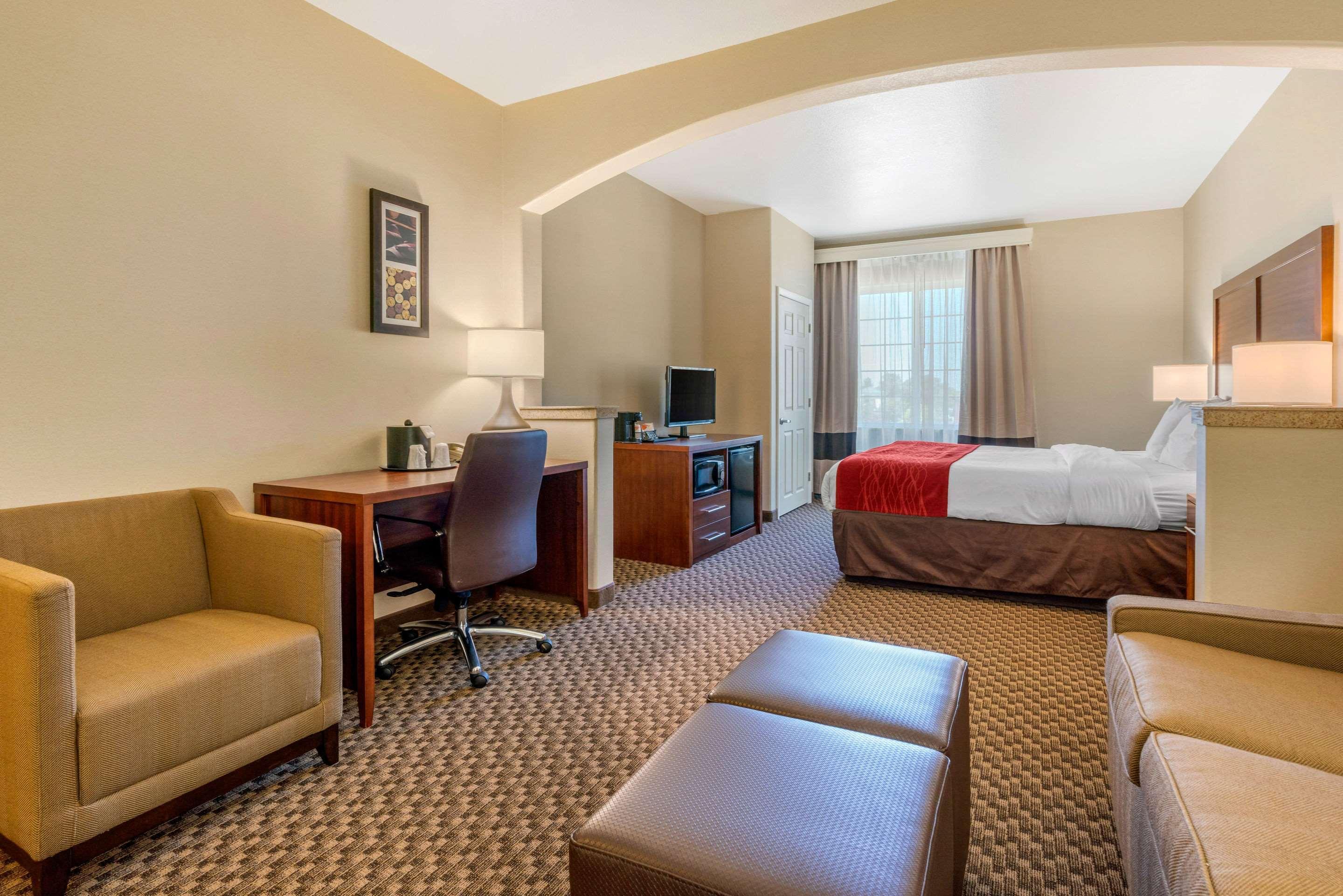 Comfort Inn & Suites Galt - Lodi North Buitenkant foto