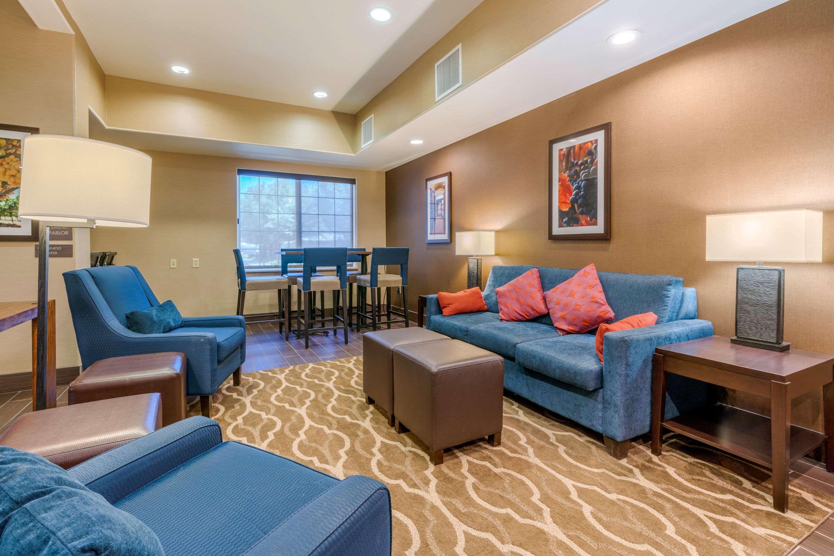 Comfort Inn & Suites Galt - Lodi North Buitenkant foto