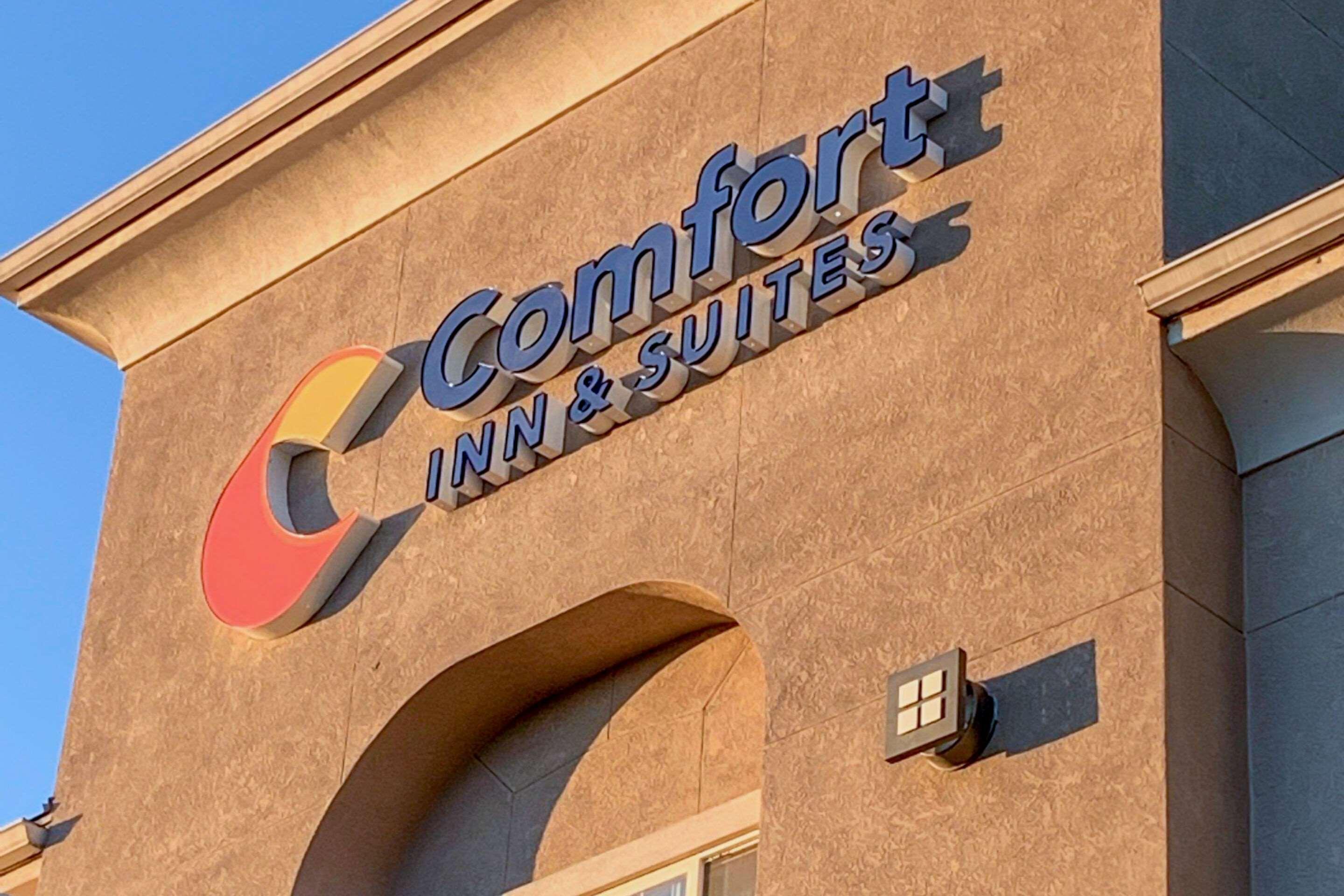 Comfort Inn & Suites Galt - Lodi North Buitenkant foto