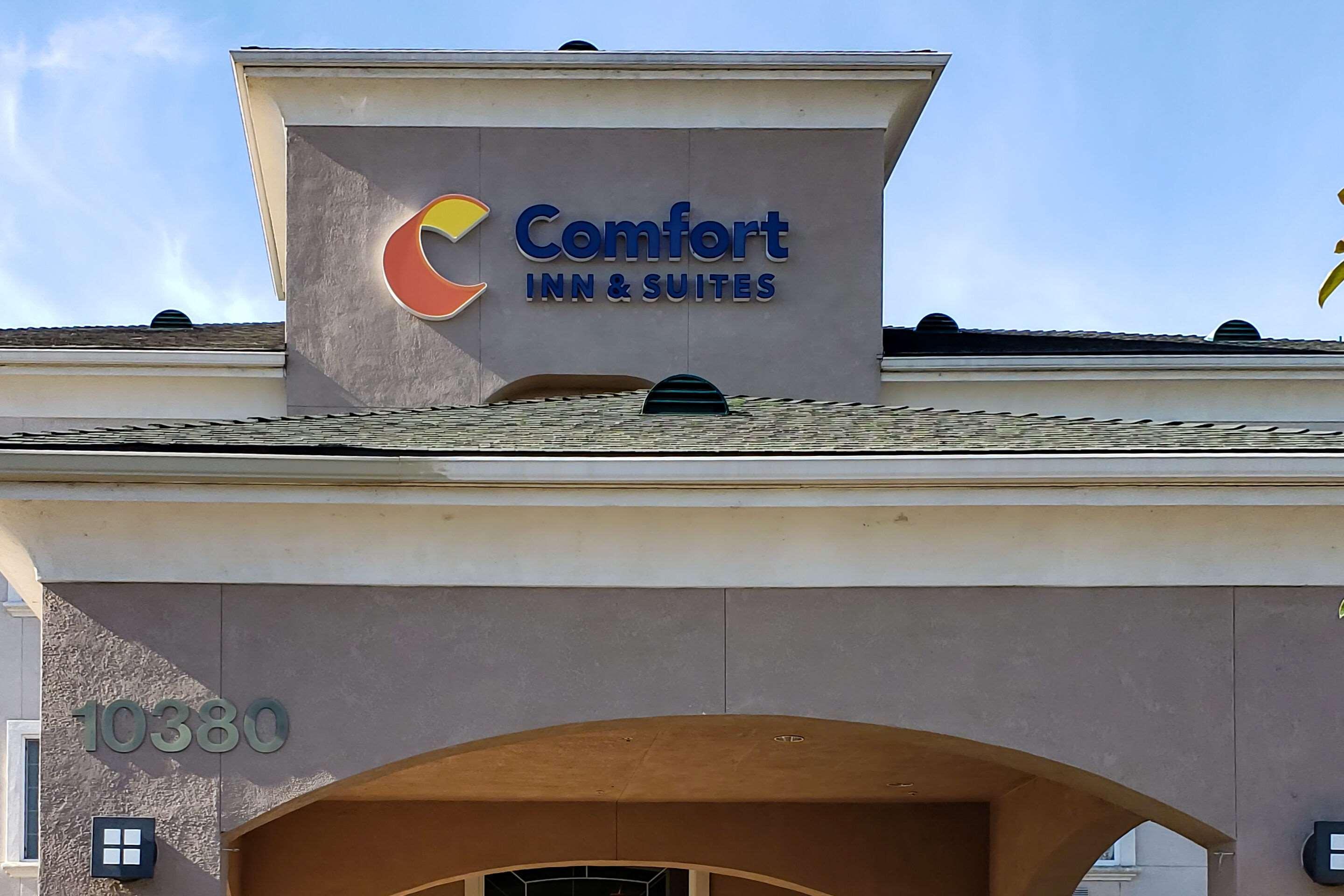Comfort Inn & Suites Galt - Lodi North Buitenkant foto
