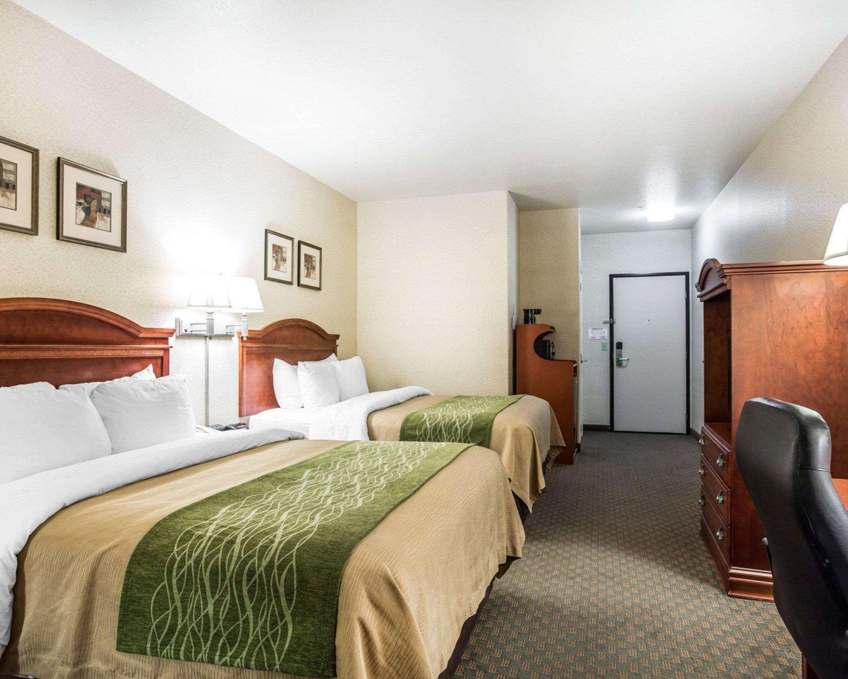 Comfort Inn & Suites Galt - Lodi North Buitenkant foto