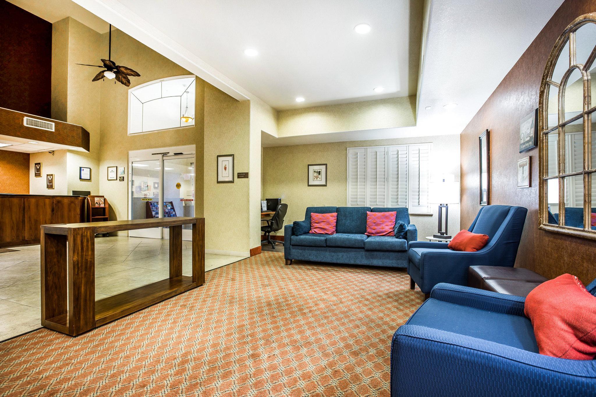 Comfort Inn & Suites Galt - Lodi North Buitenkant foto